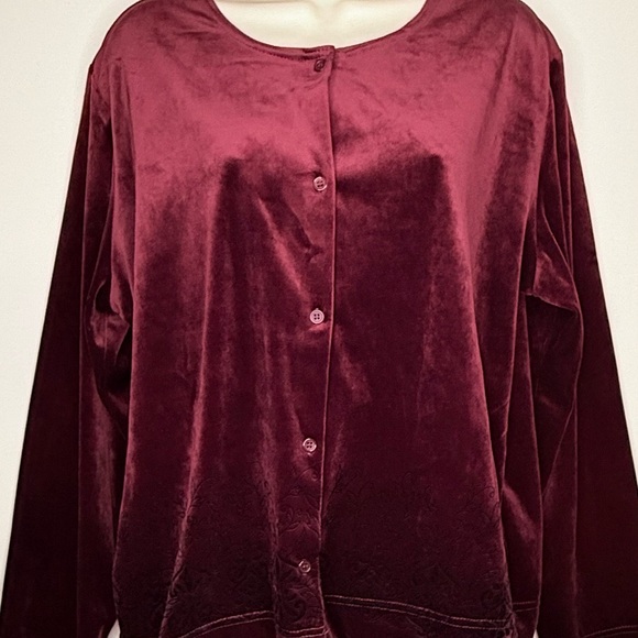 VTG Women’s Velvet Top Blouse L Red Black Button Down Embroidered Long Sleeves - Picture 6 of 11